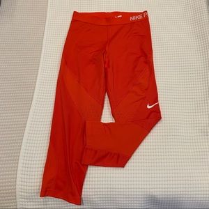 Nike Pro Crop Leggings Red